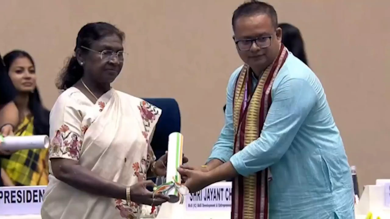 Hearty congratulations and felicitations to Dr. Debayan Sarkar, Associate Professor at IIT Indore, on being honored with the National Teachers’ Award 2025